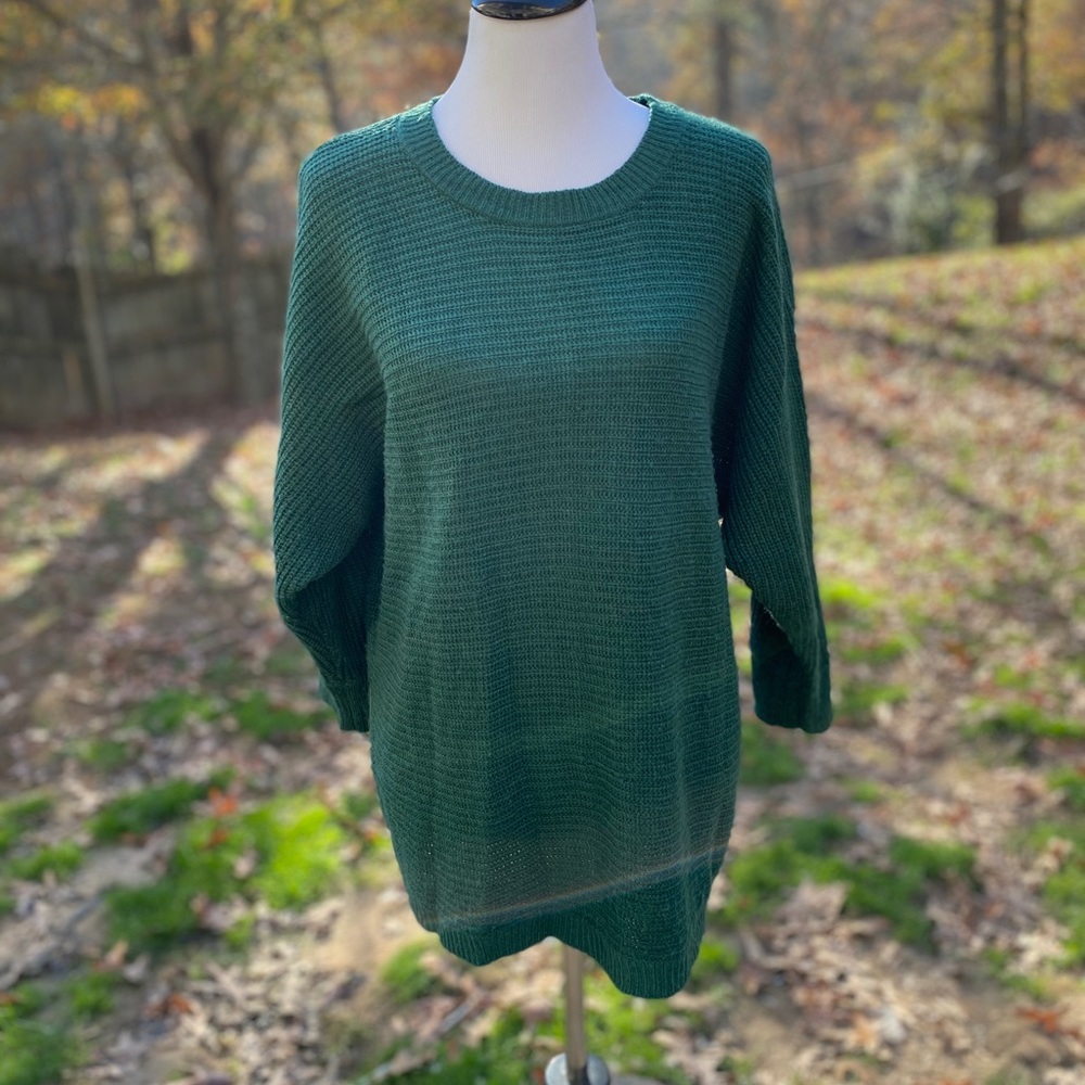 Cozy green batwing sweater w/back button detail L